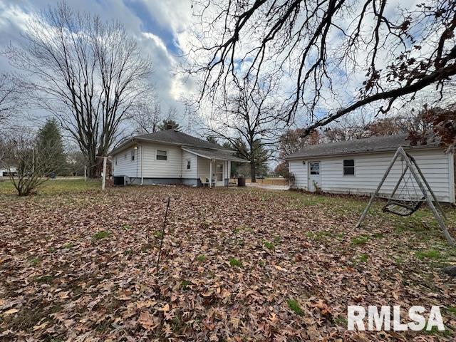 5267 Old North Road Christopher, IL 62822 - Photo 11 of 66 a front view of a house with a yard