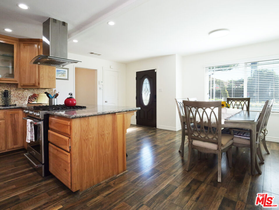 2501 Ralston Lane Redondo Beach, CA 90278 - Photo 6 of 31