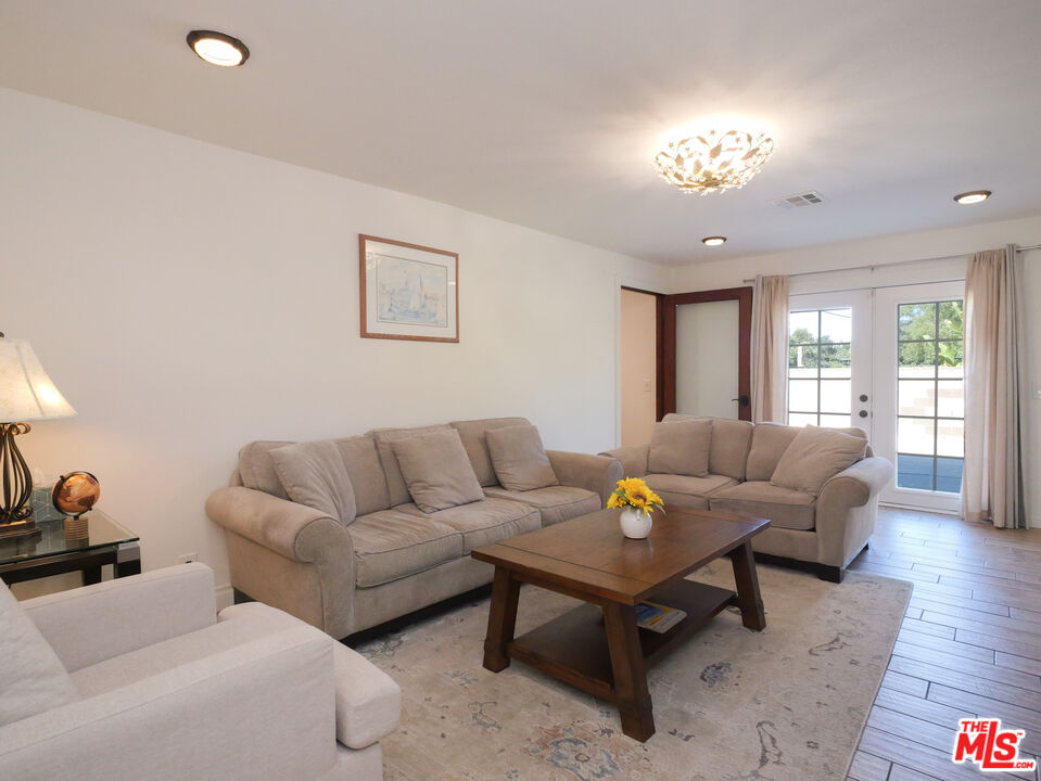 2501 Ralston Lane Redondo Beach, CA 90278 - Photo 9 of 31