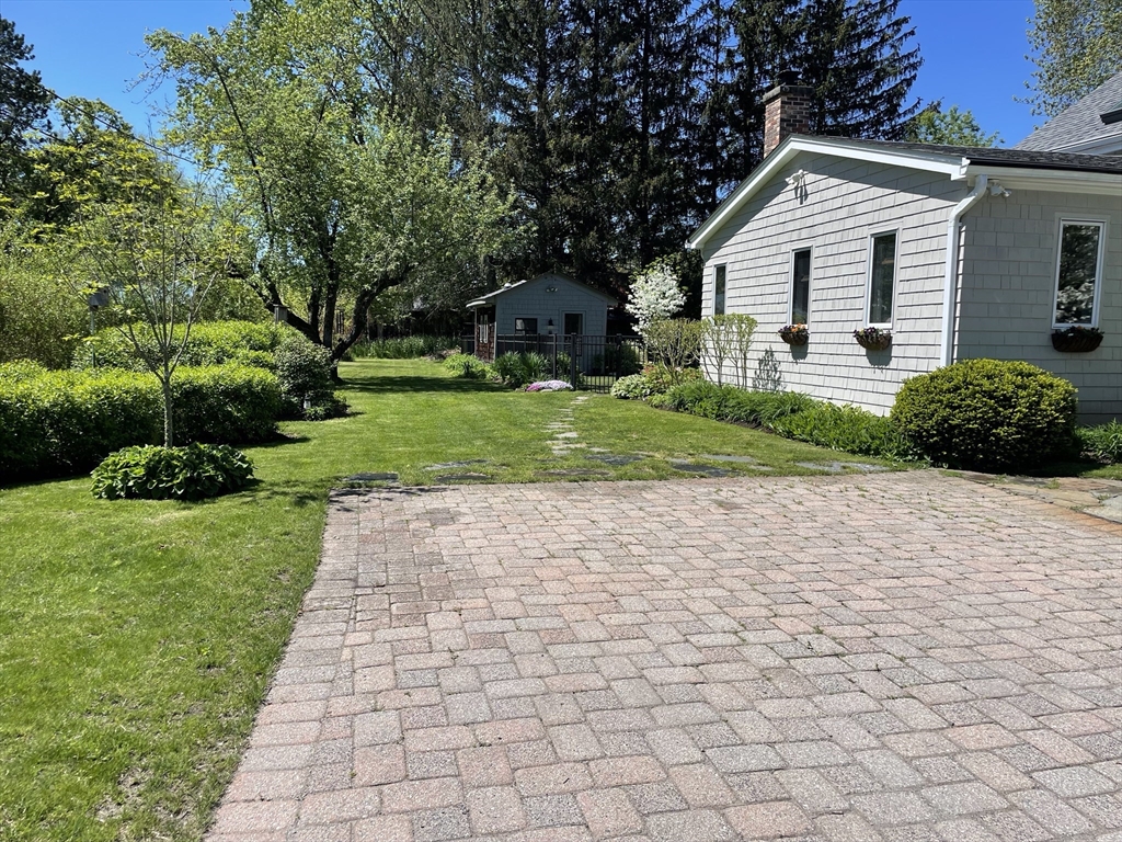 38 Burts Pit Road Northampton, MA 01060 - Photo 5 of 40 Gallery Image 5