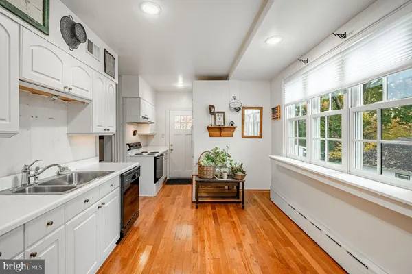 $1,395,000 | 34 1/2 Mary Jane Lane, Newtown Square, PA 19073