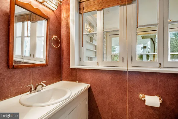 $1,395,000 | 34 1/2 Mary Jane Lane, Newtown Square, PA 19073