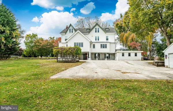 $1,395,000 | 34 1/2 Mary Jane Lane, Newtown Square, PA 19073