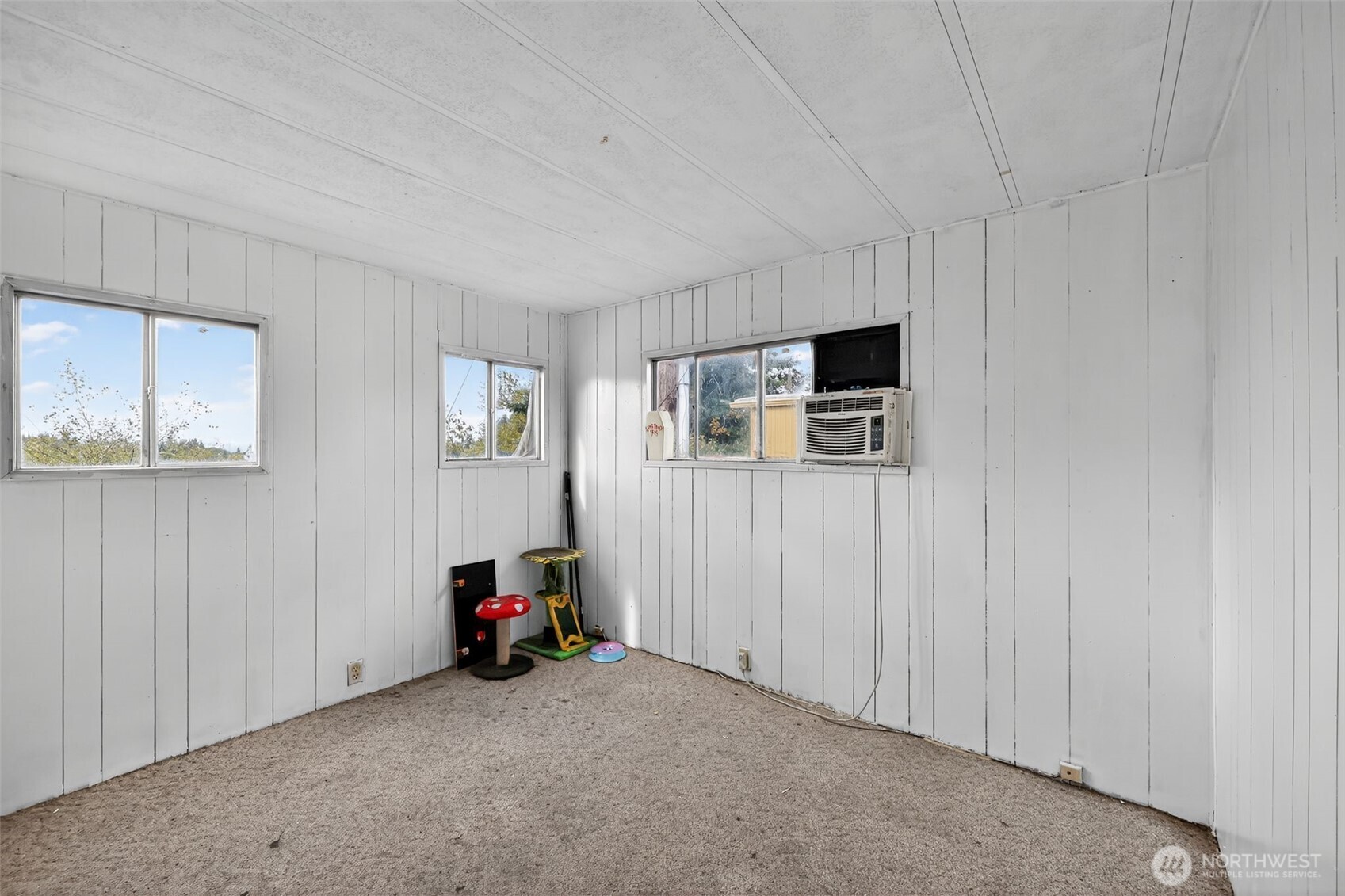 66 Fairgrounds Road, Unit 21 Elma, WA 98541 - Photo 15 of 31 a living room with furniture and a window