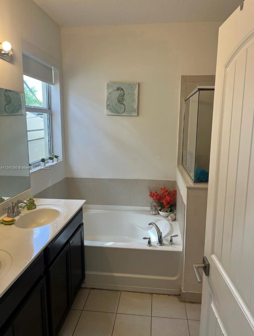 28281 Southwest 128th Place Homestead, FL 33033 - Photo 22 of 39 a bathroom with a tub sink and mirror