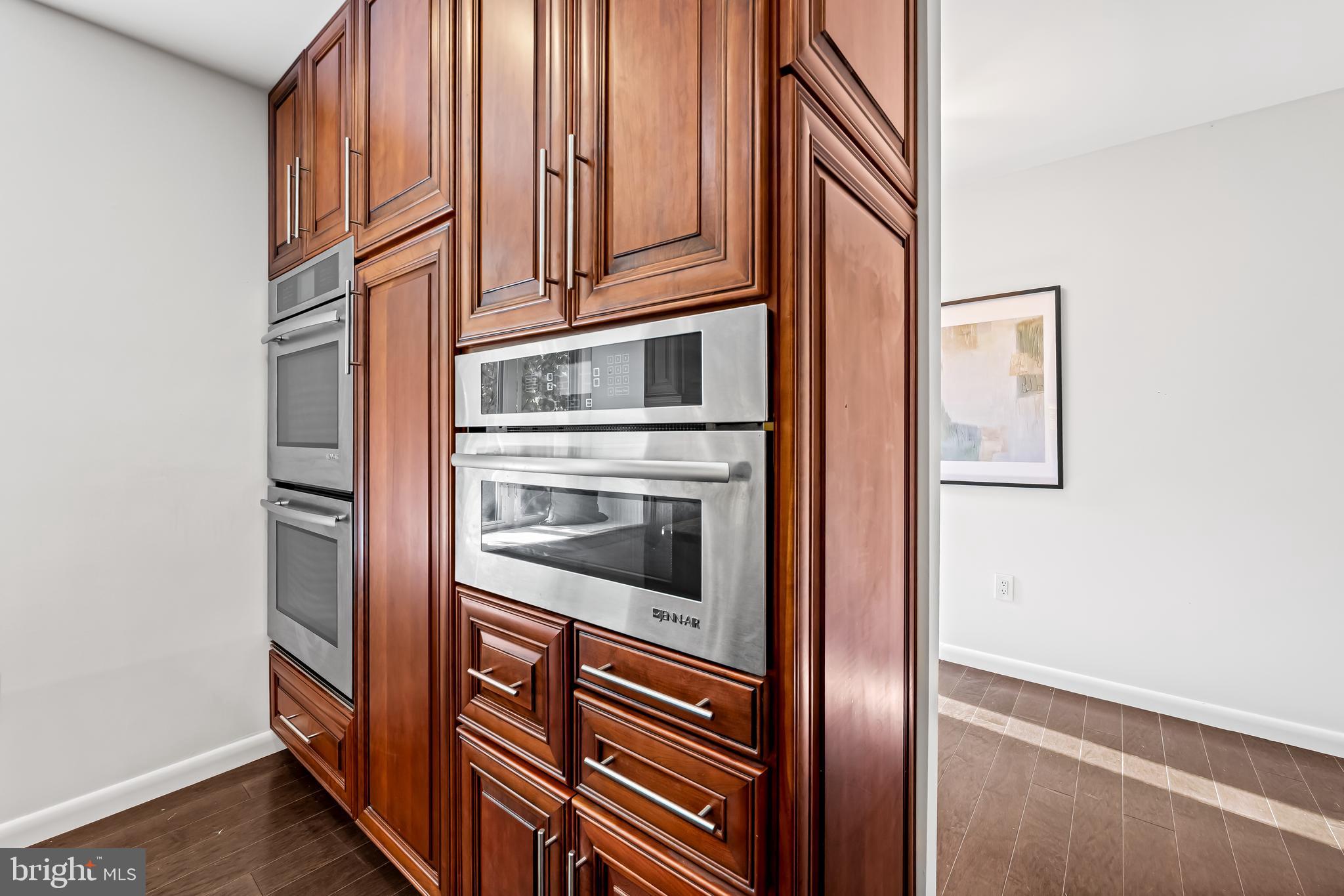 254 Waxter Way Baltimore, MD 21217 - Photo 15 of 44 a view of an entryway and hallway