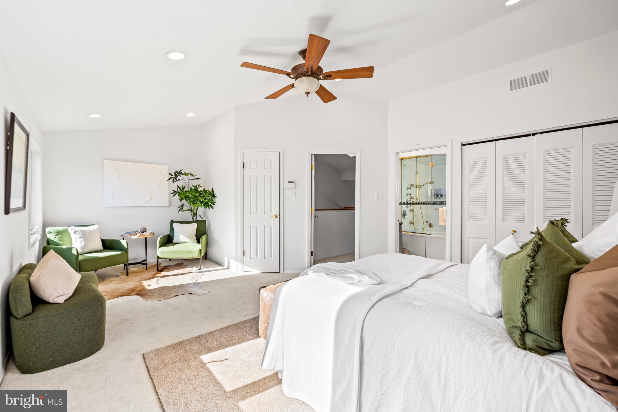 254 Waxter Way Baltimore, MD 21217 - Photo 27 of 44 a bedroom with a bed and balcony