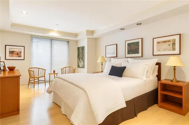 $750,000 | 433 Ward Parkway, Unit 1S, Kansas City, MO 64112