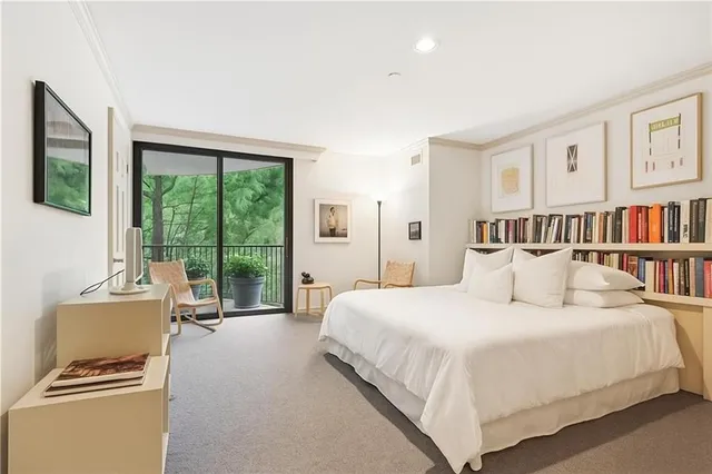 $750,000 | 433 Ward Parkway, Unit 1S, Kansas City, MO 64112