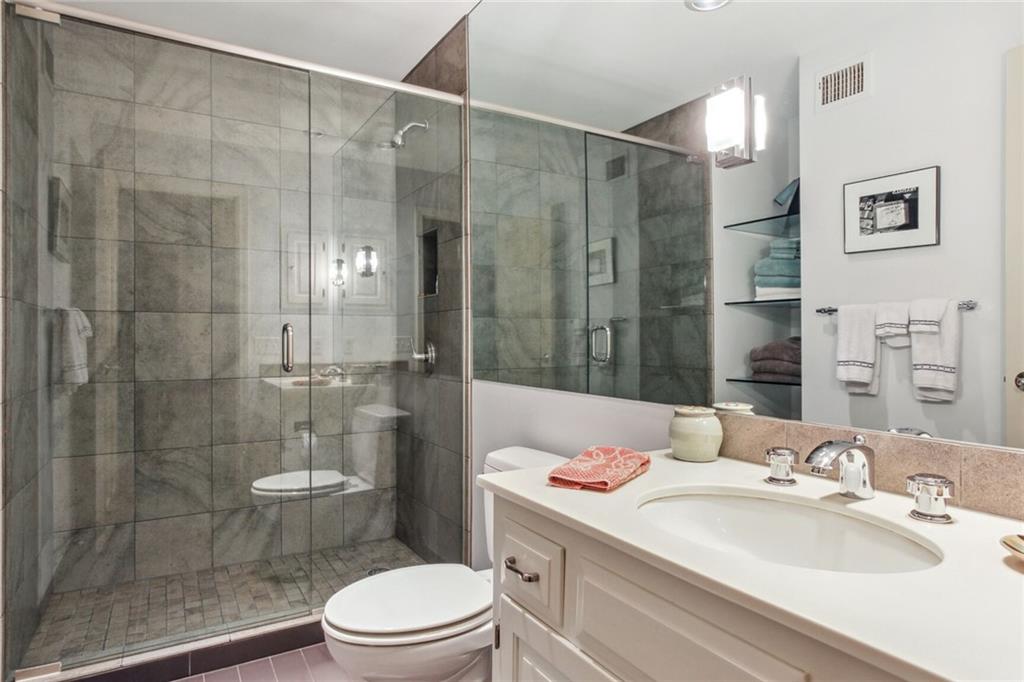 433 Ward Parkway, Unit 1S Kansas City, MO 64112 - Photo 21 of 31