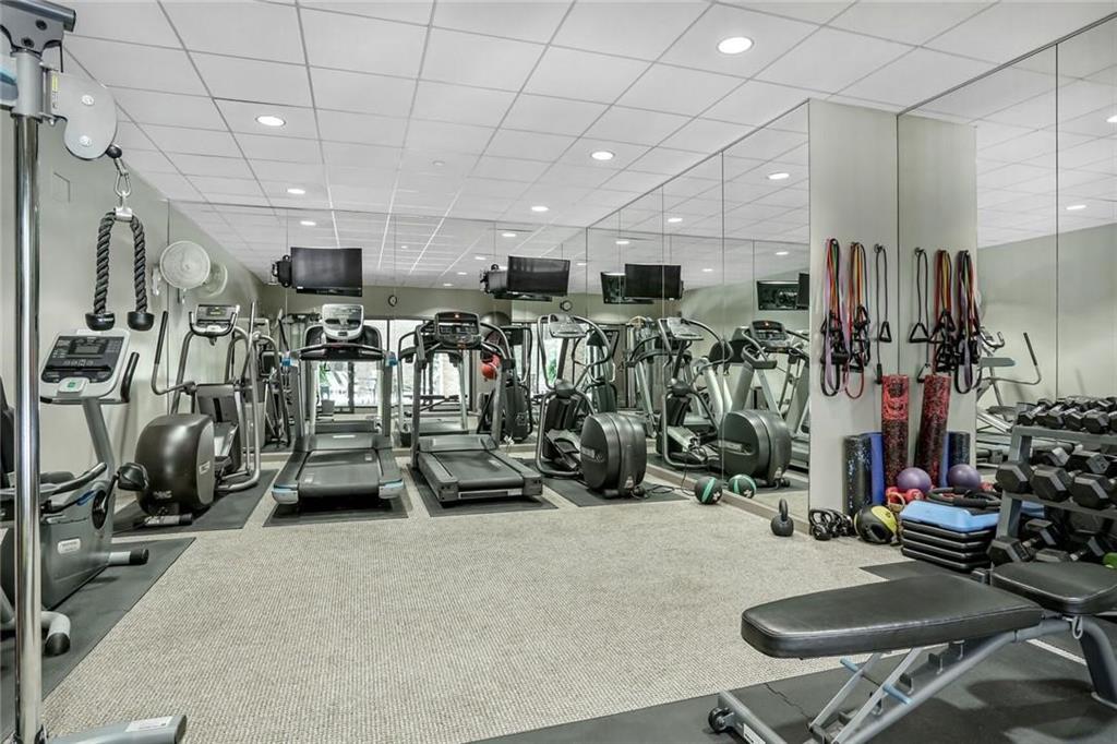 433 Ward Parkway, Unit 1S Kansas City, MO 64112 - Photo 28 of 31