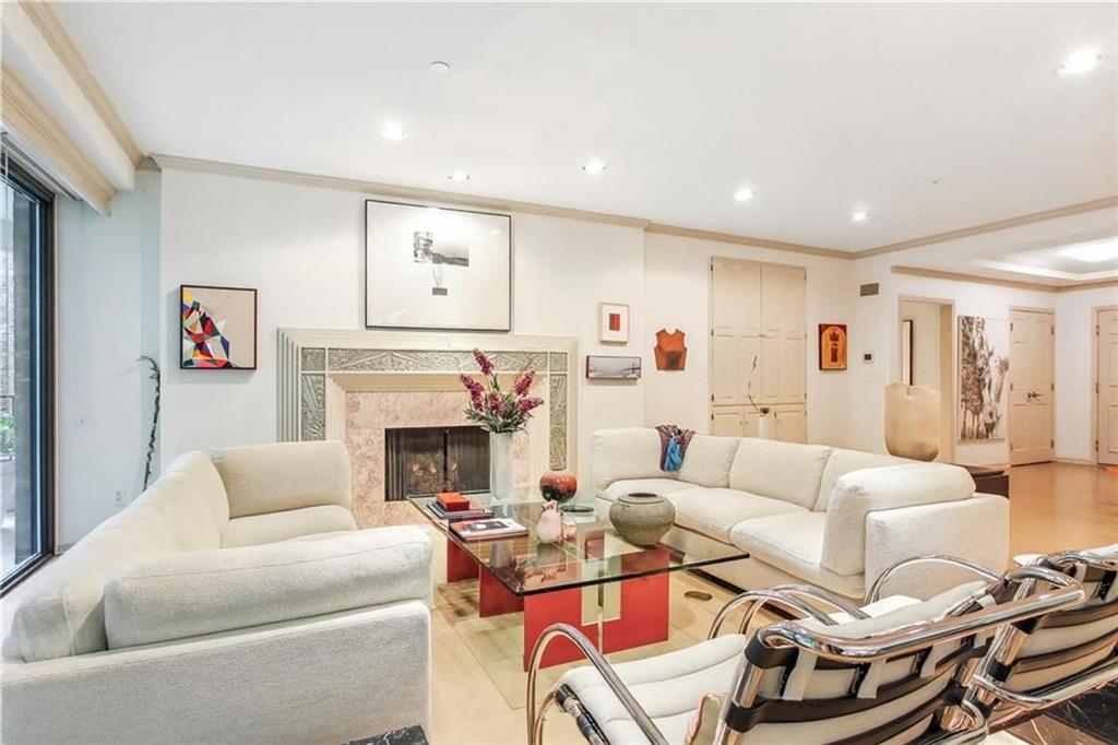 433 Ward Parkway, Unit 1S Kansas City, MO 64112 - Photo 5 of 31