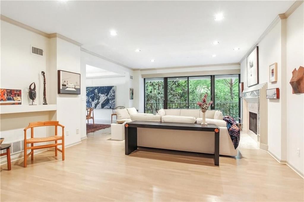 433 Ward Parkway, Unit 1S Kansas City, MO 64112 - Photo 6 of 31