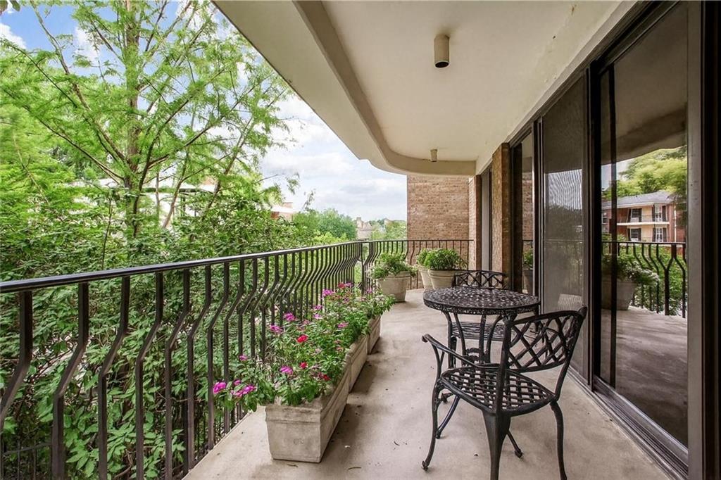 433 Ward Parkway, Unit 1S Kansas City, MO 64112 - Photo 8 of 31