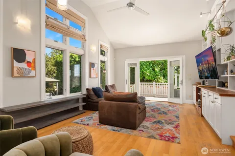 $2,900,000 | 1012 2nd Avenue West, Seattle, WA 98119