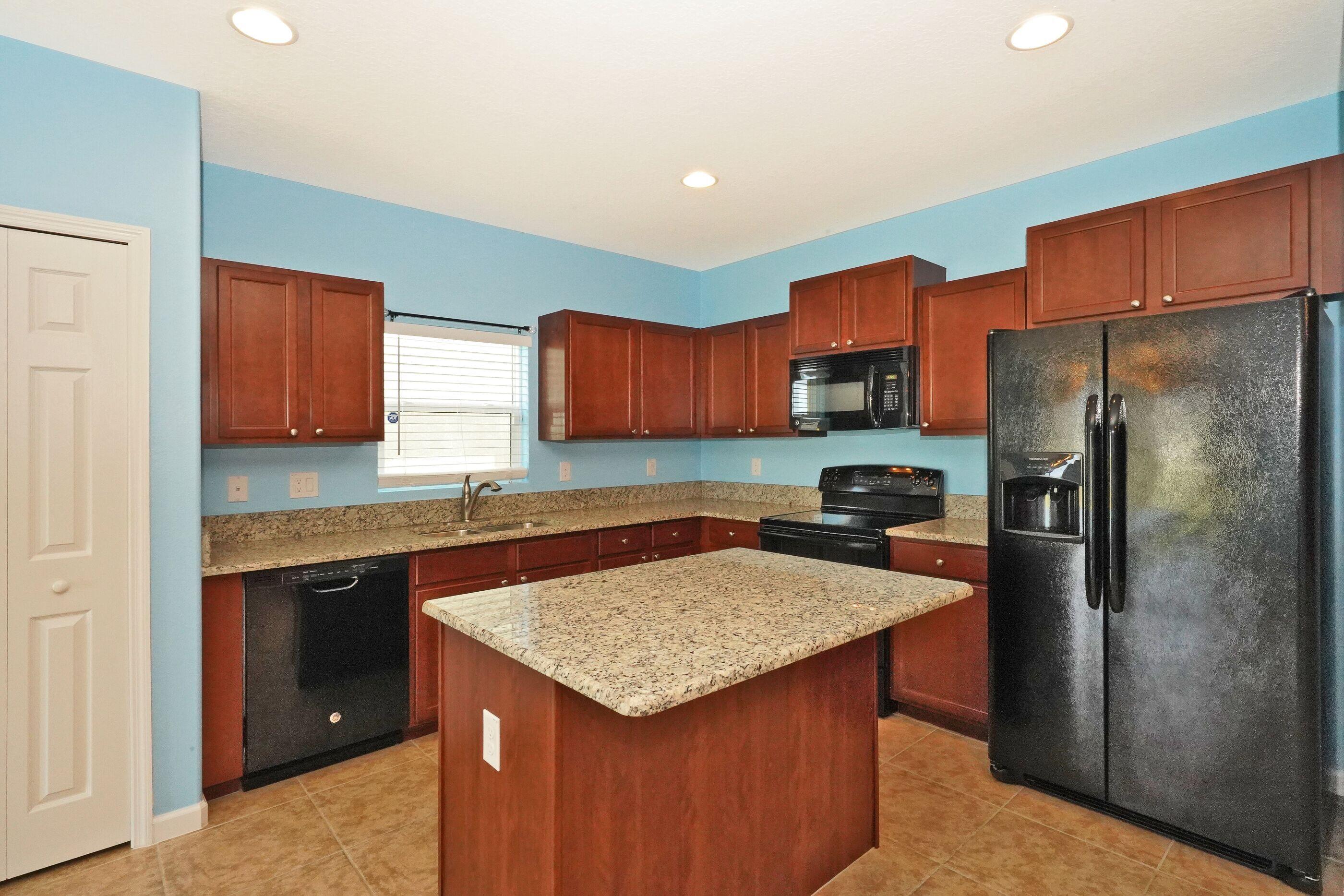 740 Fiddleleaf Circle Melbourne, FL 32904 - Photo 3 of 22 Kitchen