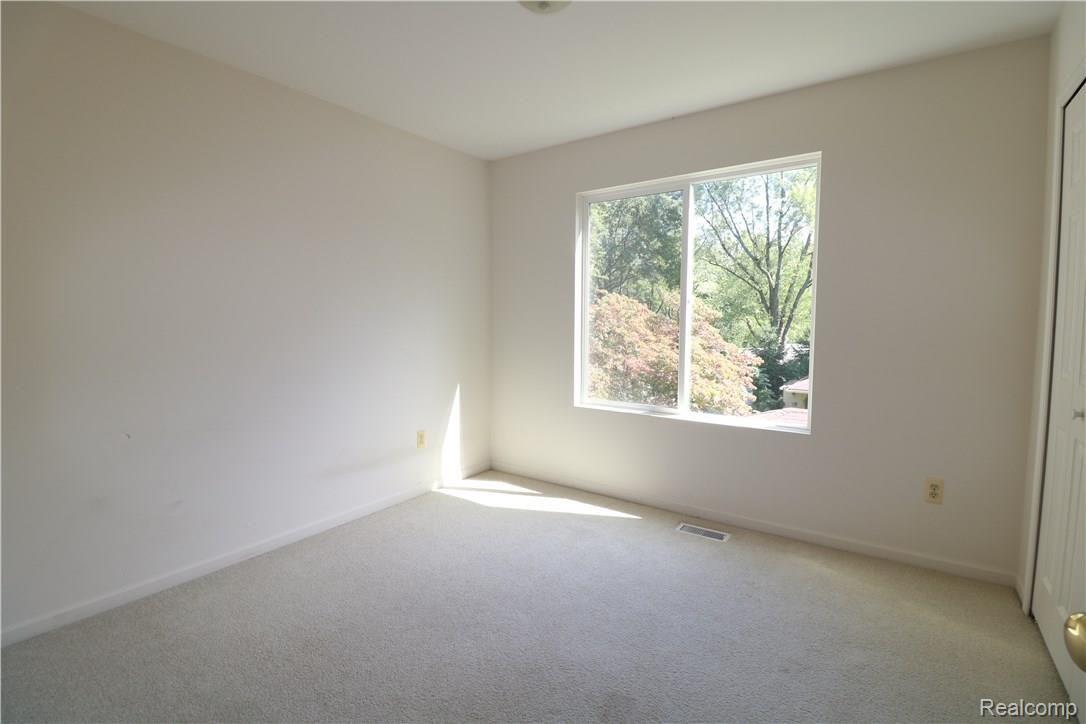 2447 Devonshire Road Bloomfield Hills, MI 48302 - Photo 20 of 22 IMG_9444.jpeg
