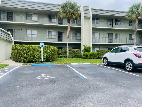 $1,999 | 4080 Tivoli Court, Unit 307, Lake Worth, FL 33467