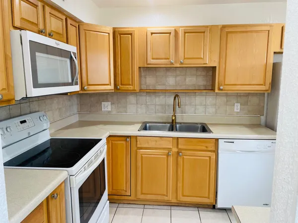 $1,999 | 4080 Tivoli Court, Unit 307, Lake Worth, FL 33467