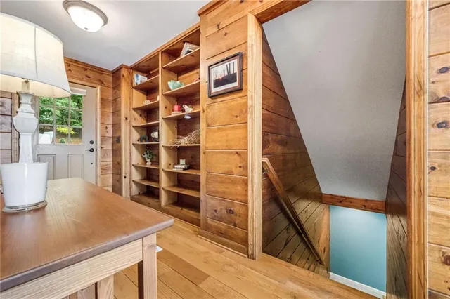 a view of entryway and kitchen