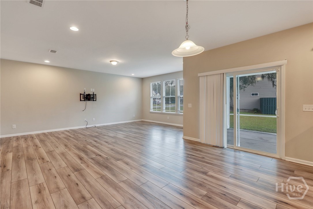 580 Waybridge Way Richmond Hill, GA 31324 - Photo 3 of 46