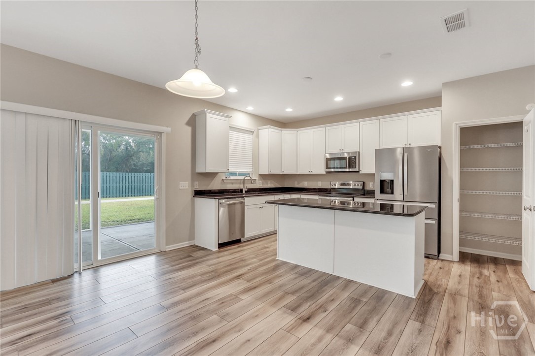 580 Waybridge Way Richmond Hill, GA 31324 - Photo 7 of 46