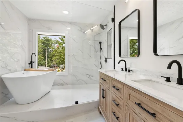 $579,900 | 3844 Lake Drive Southeast, Smyrna, GA 30082