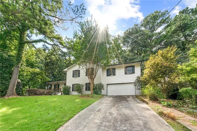 $579,900 | 3844 Lake Drive Southeast, Smyrna, GA 30082