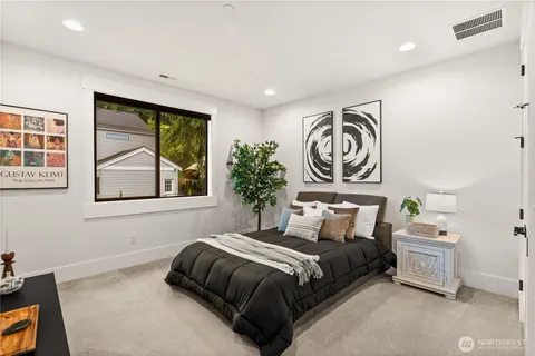 $5,200,000 | 10668 Southeast 32nd Street, Bellevue, WA 98004