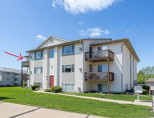 $164,000 | 4186 Fairview Drive, Unit 9, Bettendorf, IA 52722