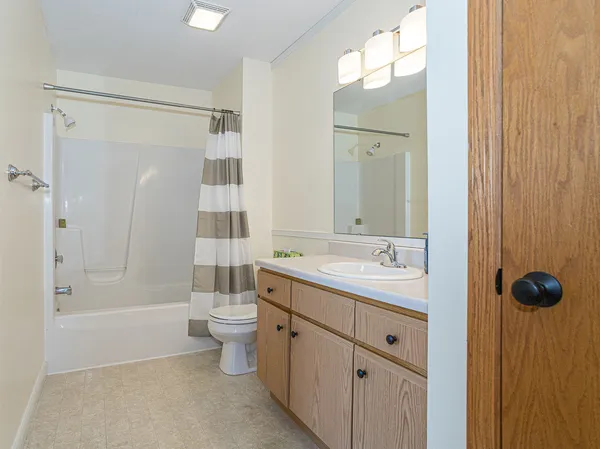 $164,000 | 4186 Fairview Drive, Unit 9, Bettendorf, IA 52722