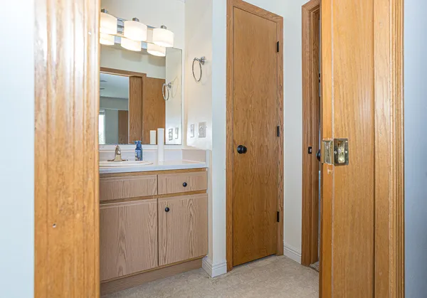$164,000 | 4186 Fairview Drive, Unit 9, Bettendorf, IA 52722