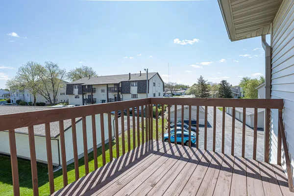 $164,000 | 4186 Fairview Drive, Unit 9, Bettendorf, IA 52722