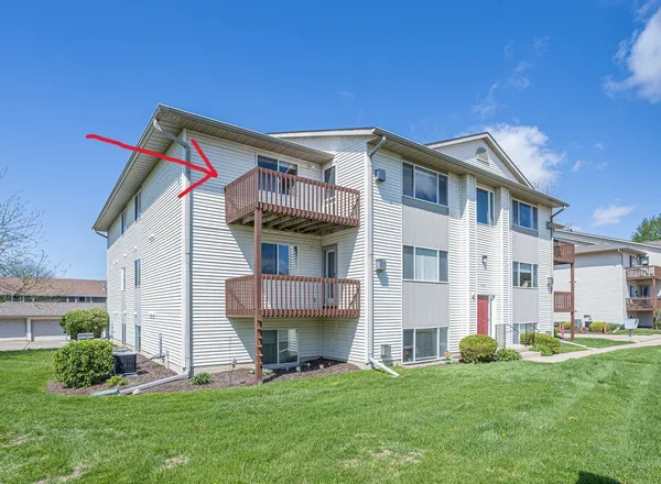 $164,000 | 4186 Fairview Drive, Unit 9, Bettendorf, IA 52722