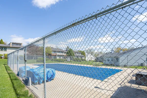 $164,000 | 4186 Fairview Drive, Unit 9, Bettendorf, IA 52722