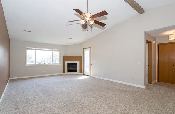 $164,000 | 4186 Fairview Drive, Unit 9, Bettendorf, IA 52722