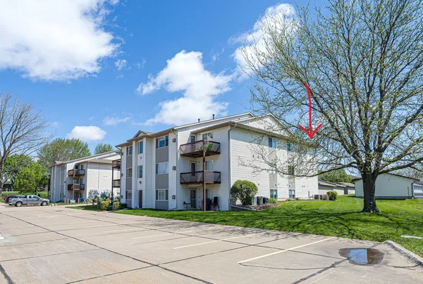 $164,000 | 4186 Fairview Drive, Unit 9, Bettendorf, IA 52722