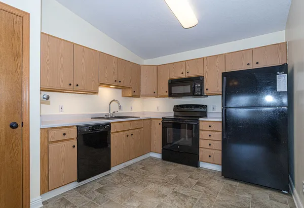 $164,000 | 4186 Fairview Drive, Unit 9, Bettendorf, IA 52722