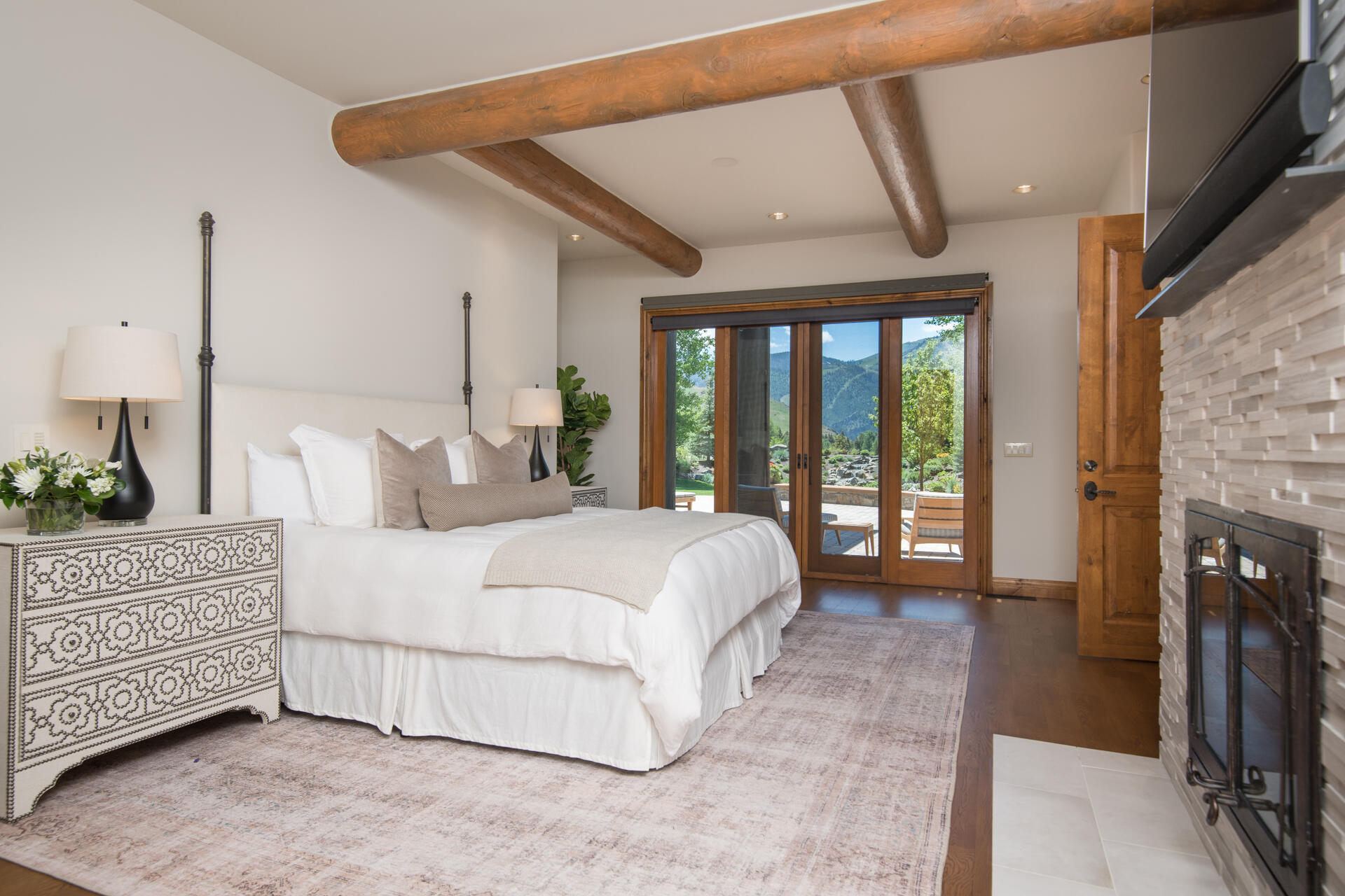 100 Fairway Road Sun Valley, ID 83353 - Photo 10 of 37 Main Floor Guest Suite