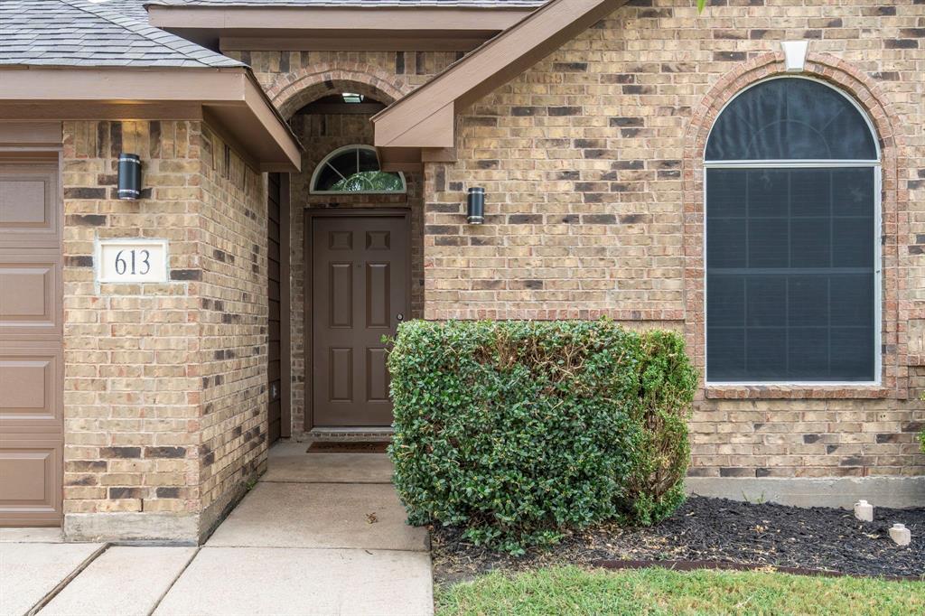 613 Hummingbird Trail Crowley, TX 76036 - Photo 3 of 37