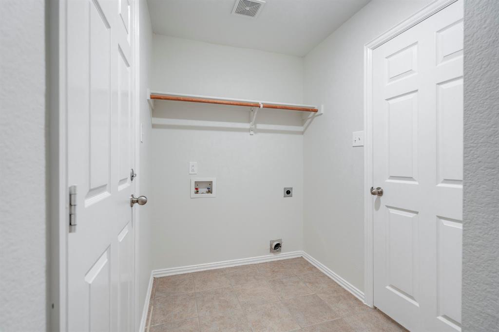 613 Hummingbird Trail Crowley, TX 76036 - Photo 33 of 37 a view of room