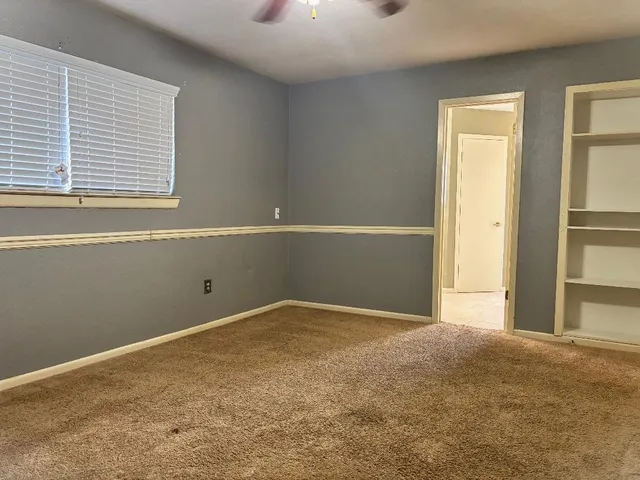 $1,600 | 406 Bowie Street, West Columbia, TX 77486