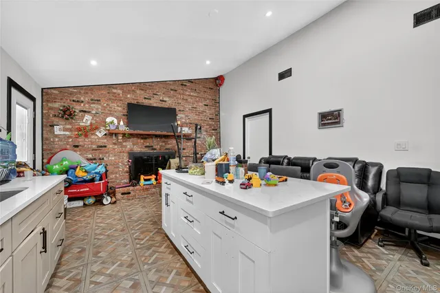 $1,199,999 | 306 South Pascack Road, Nanuet, NY 10954