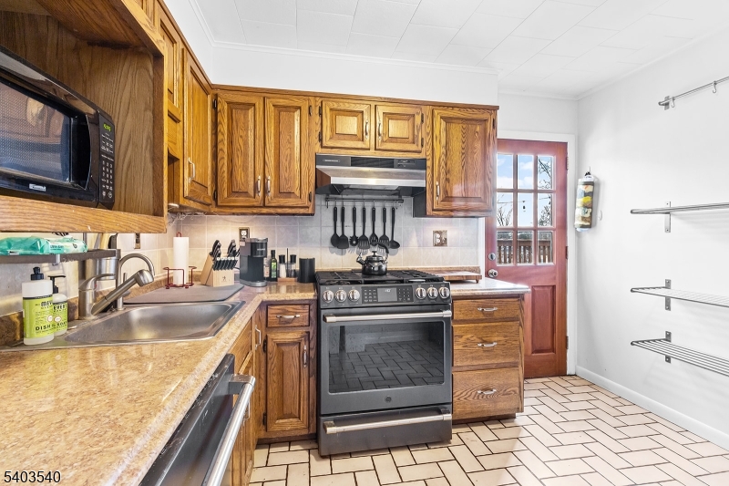 16 Absecon Road Parsippany, NJ 07054 - Photo 4 of 14