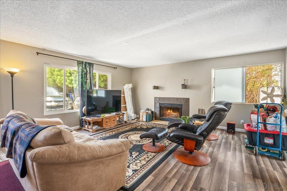 334 Cedar Road Vista, CA 92083 - Photo 5 of 22 Gallery Image 5