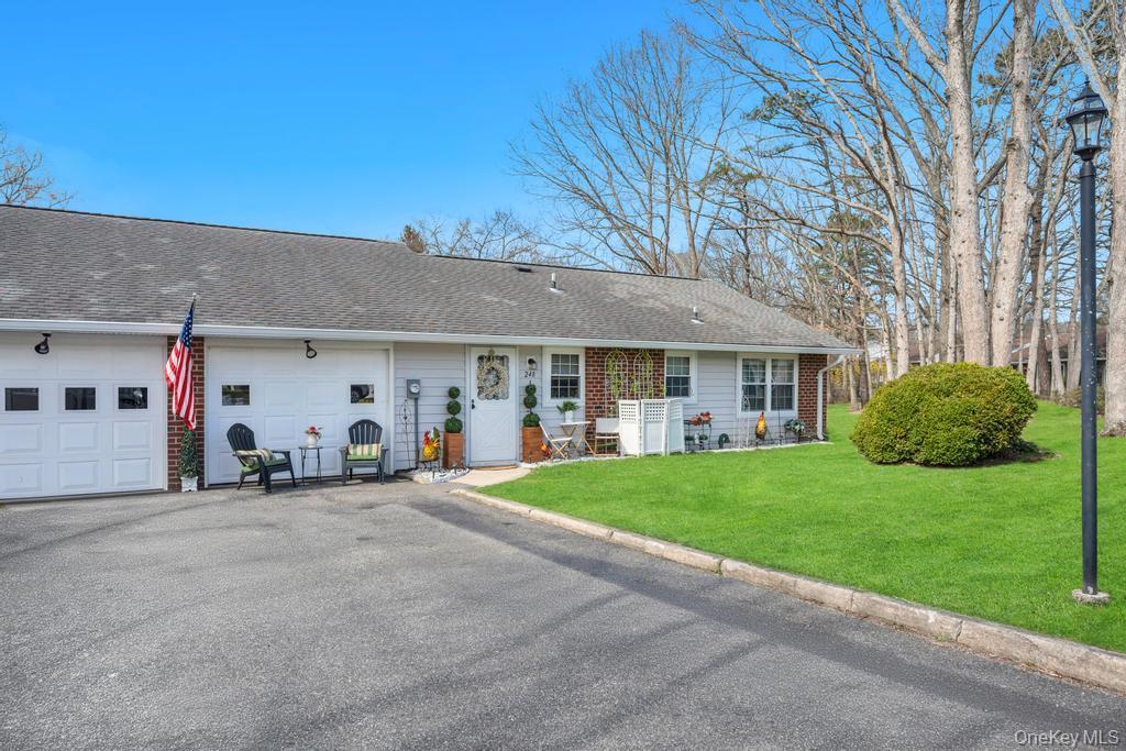 248 Newcastle Court, Unit A Ridge, NY 11961 - Photo 2 of 40