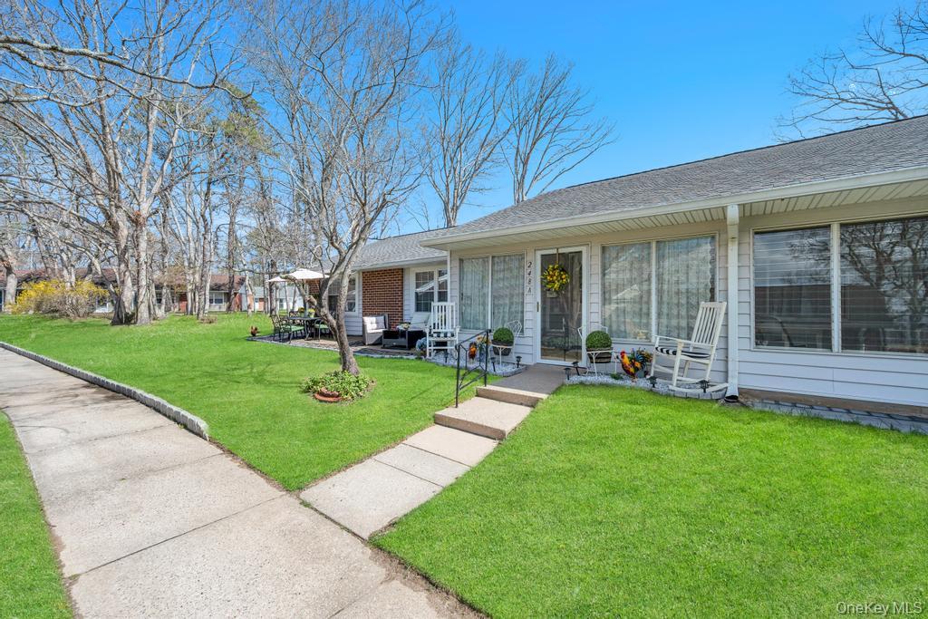 248 Newcastle Court, Unit A Ridge, NY 11961 - Photo 24 of 40