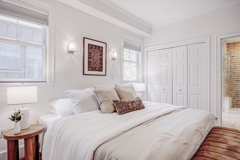 19 Harris Street, Unit 2 Brookline, MA 02446 - Photo 19 of 31 a bedroom with a bed and a window