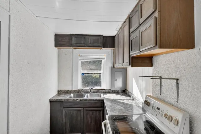 a view of a fountain in front of a house