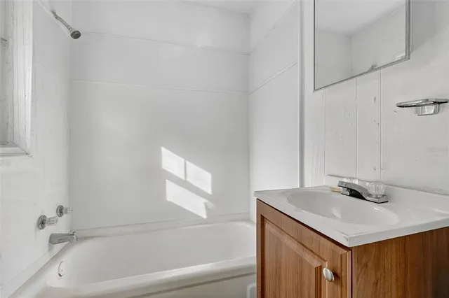 $240,000 | 229 Ave B Northeast, Winter Haven, FL 33881